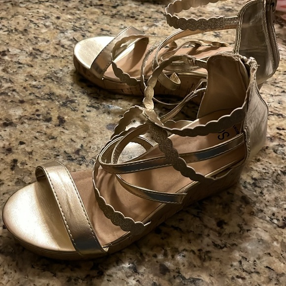 Sonoma Girls Gold Wedge Sandals, Size 6 - Picture 3 of 5